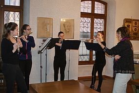 Für den musikalischen Rahmen sorgte das Querflötenquartett der Musikschule Badische Bergstraße unter der Leitung von Barbara Pfliegensdörfer. Es spielten Miriam Herhold, Louisa Ebert, Kira Reichenbacher ubd Oriana Leister.